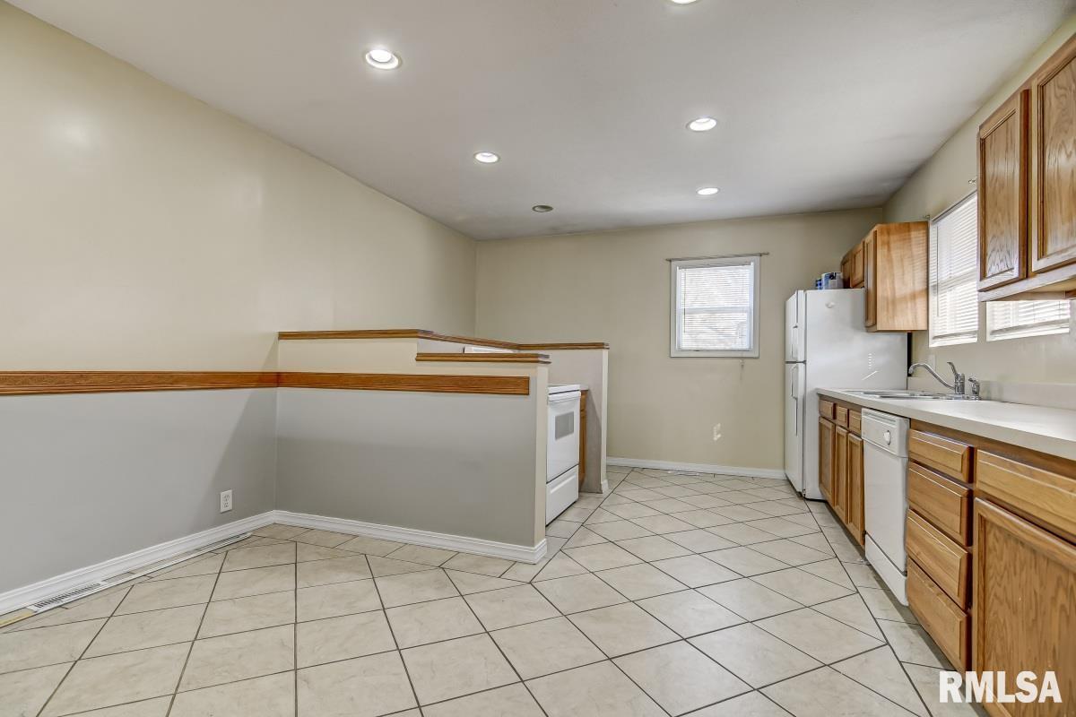1025 West Monroe Street Springfield, IL 62704 - Photo 9 of 22 Gallery Image 9