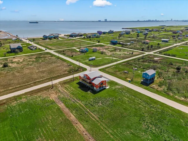 $799,000 | 920 17th Street, Port Bolivar, TX 77650