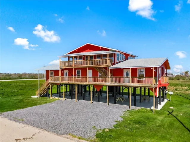 $799,000 | 920 17th Street, Port Bolivar, TX 77650