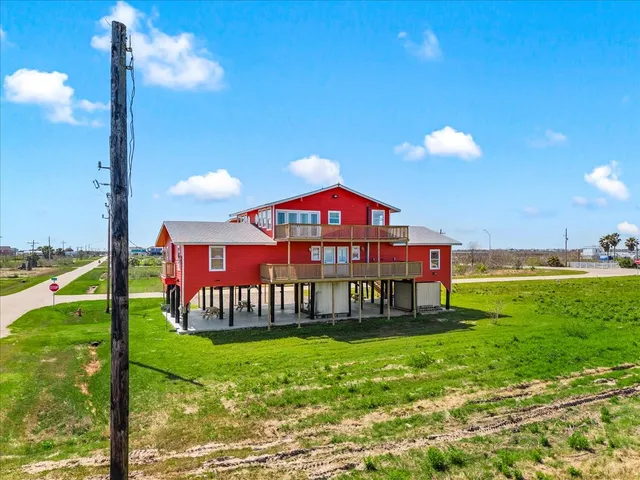 $799,000 | 920 17th Street, Port Bolivar, TX 77650