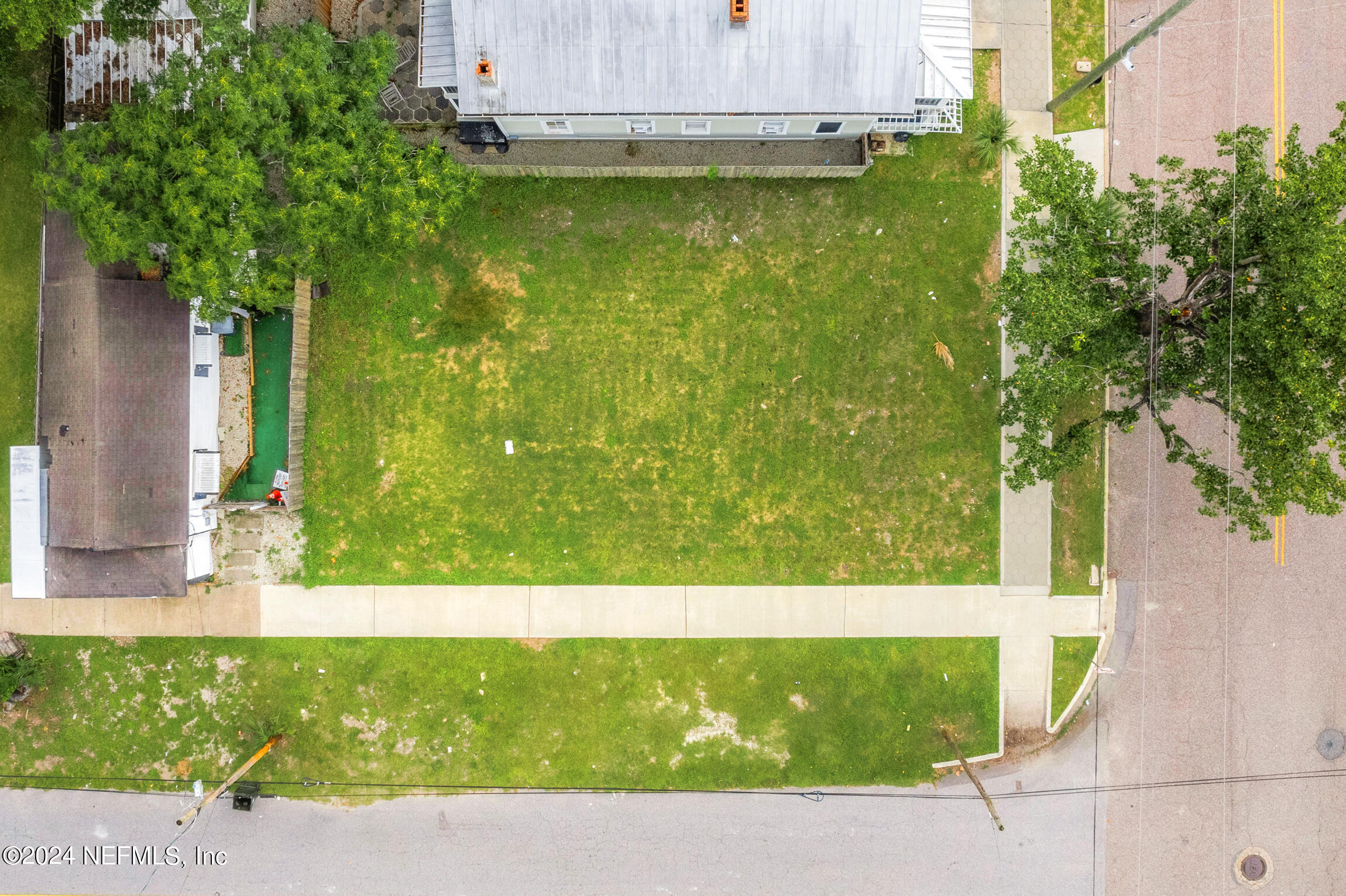 421 North Washington Street Jacksonville, FL 32202 - Photo 12 of 16 a view of a garden with a bench