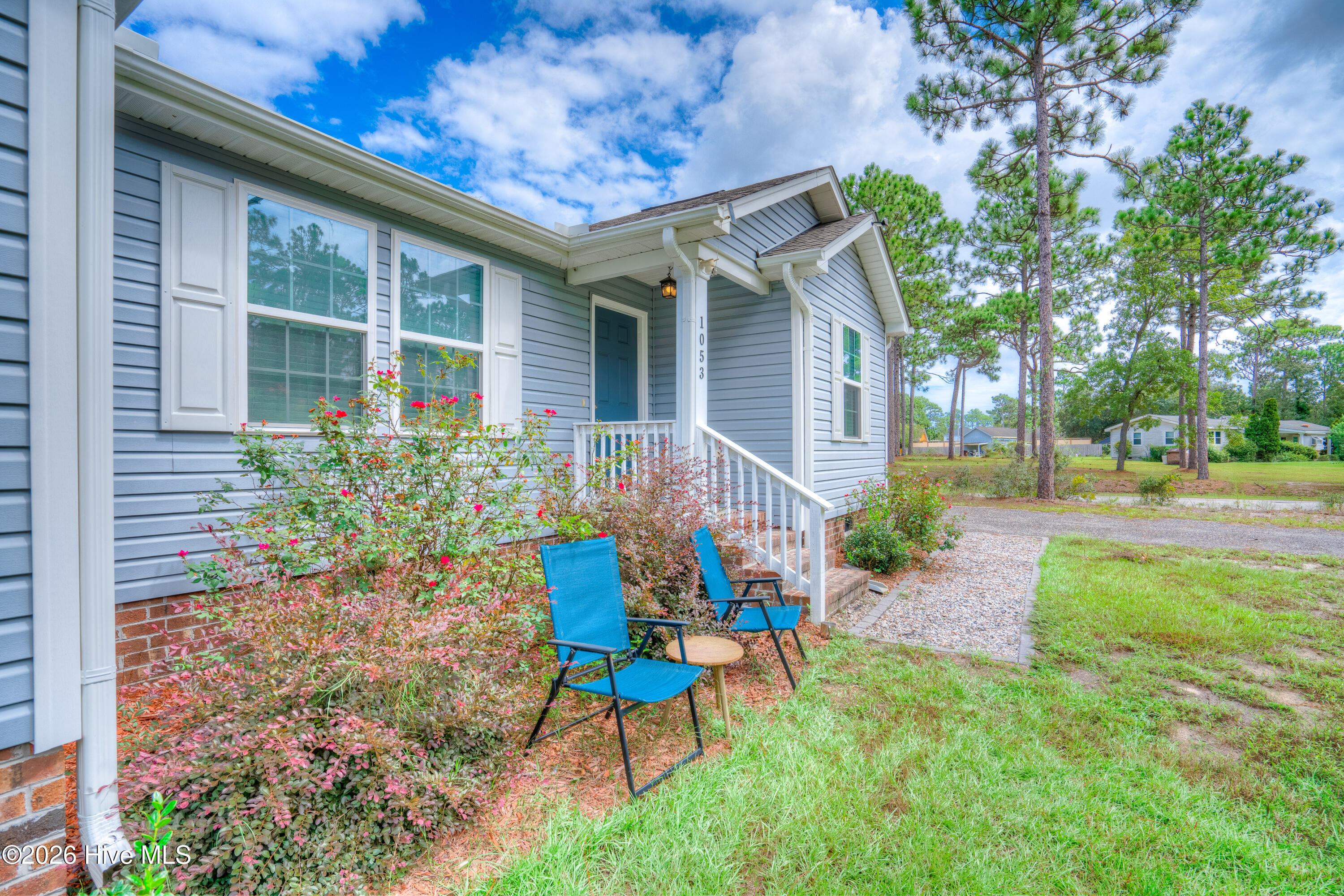 1053 Springdale Road Southport, NC 28461 - Photo 3 of 31 Front Left