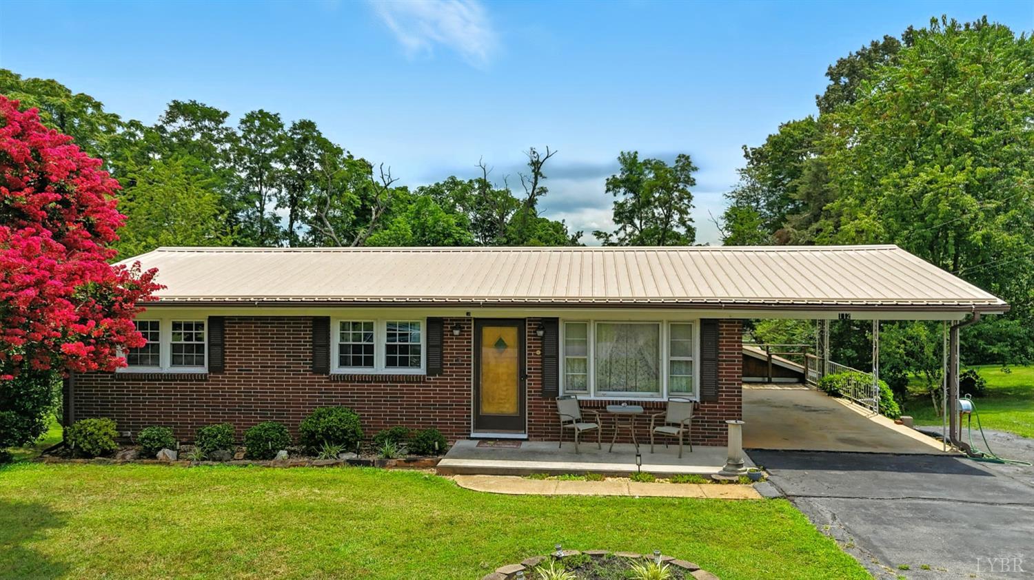 112 Hillside Road Hurt, VA 24563 - Photo 2 of 39 a view of a patio with table and chairs and potted plants with large tree
