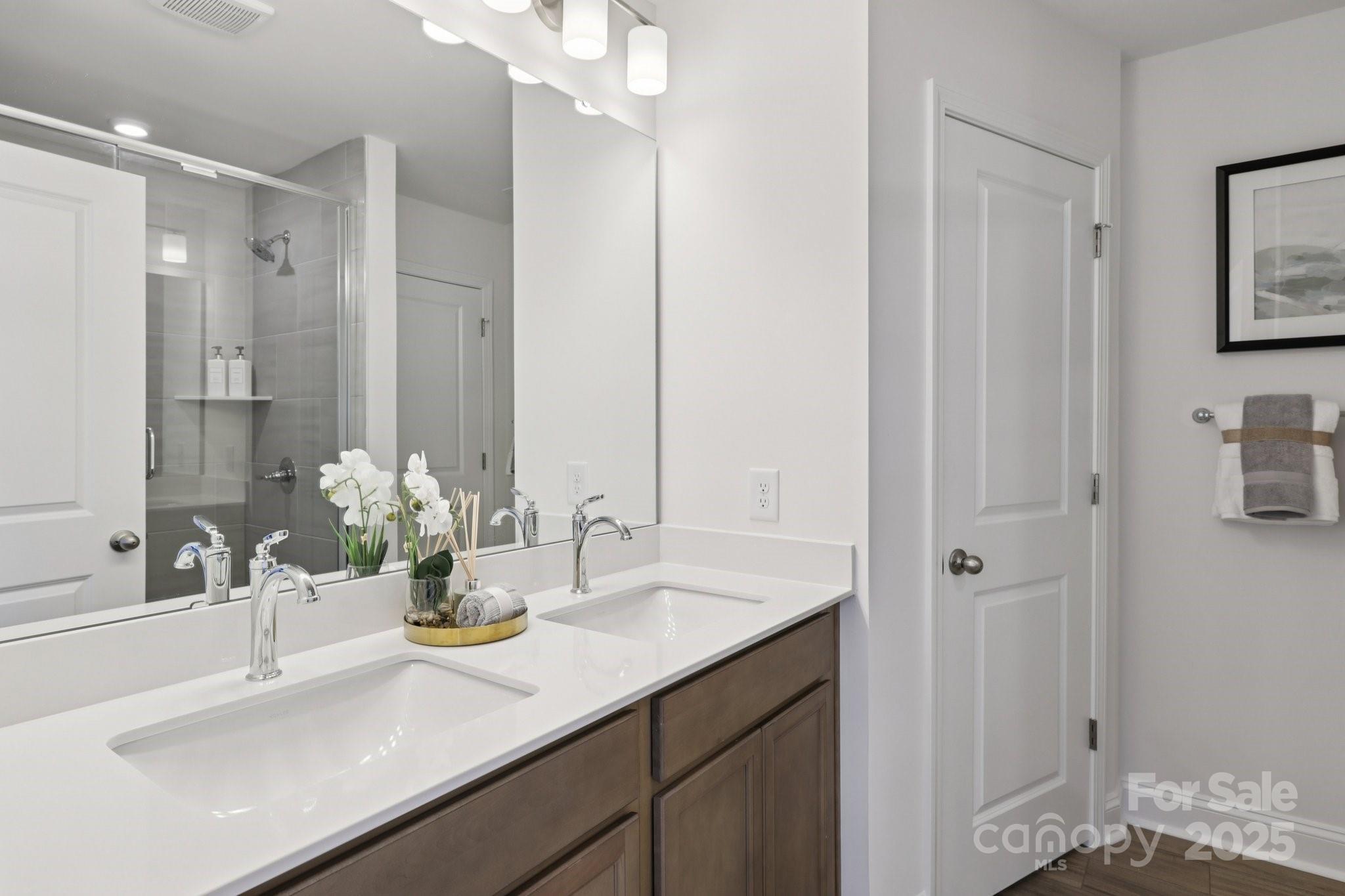 7717 Ethora Way Charlotte, NC 28216 - Photo 11 of 24 a bathroom with a sink and a mirror