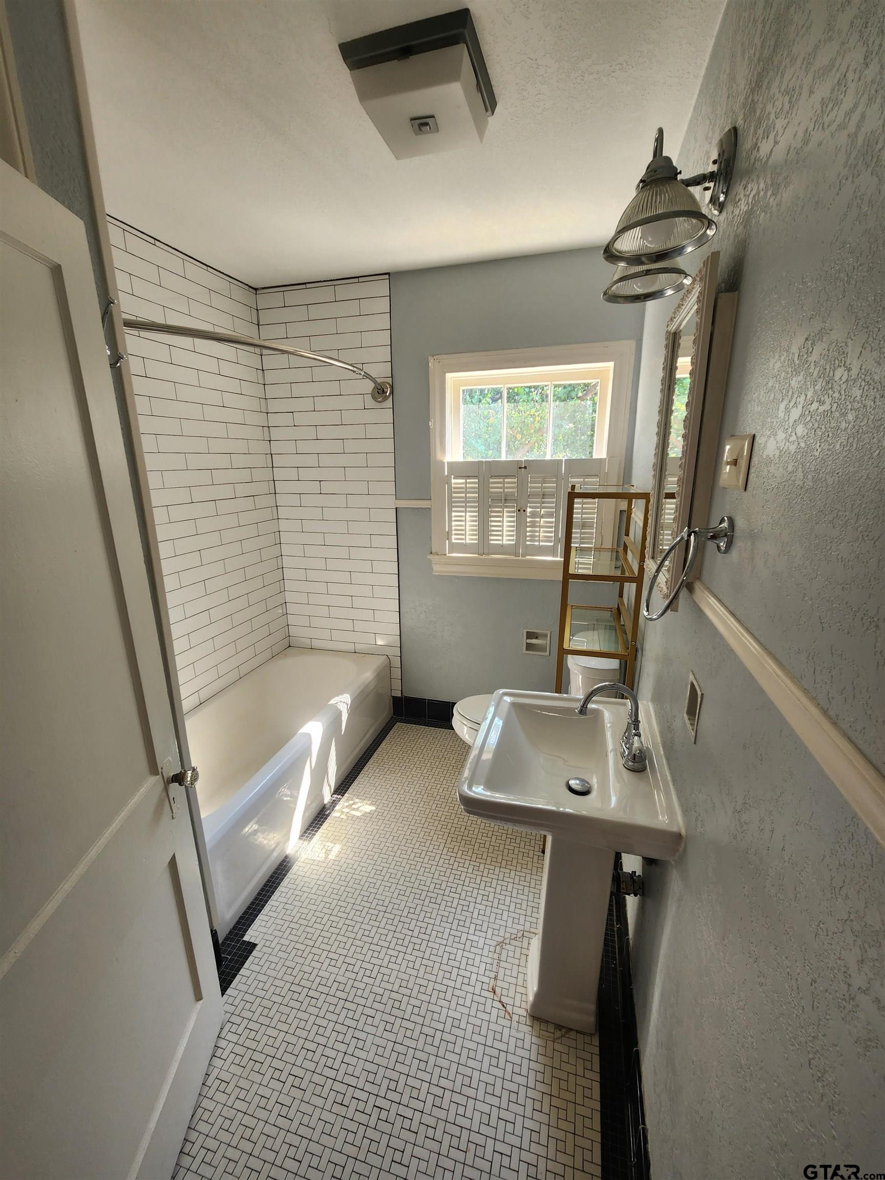 608 West 3rd Street, Unit B Tyler, TX 75701 - Photo 15 of 21