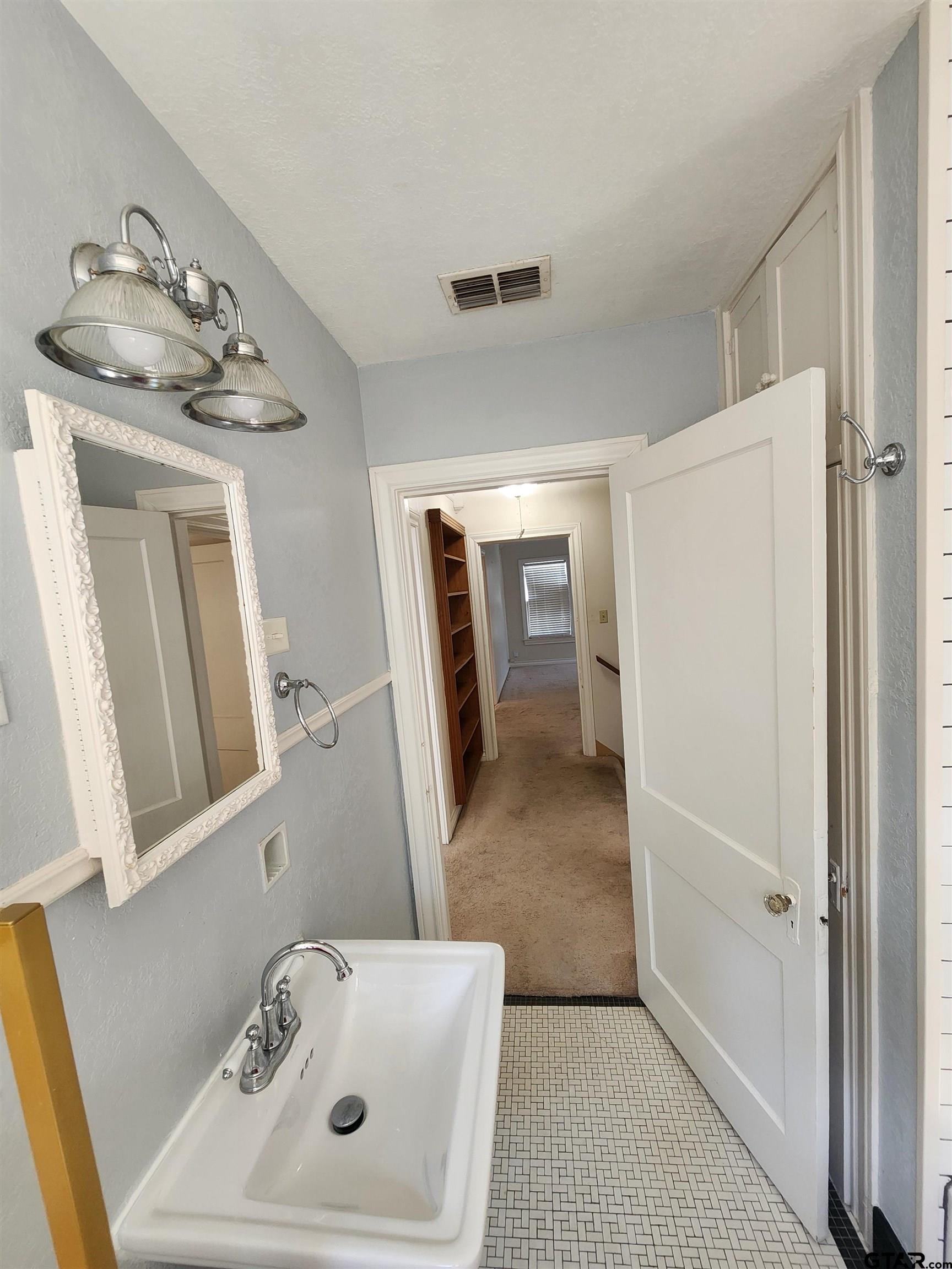 608 West 3rd Street, Unit B Tyler, TX 75701 - Photo 16 of 21