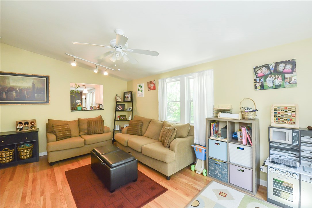 528 Log Road Smithfield, RI 02917 - Photo 13 of 33
