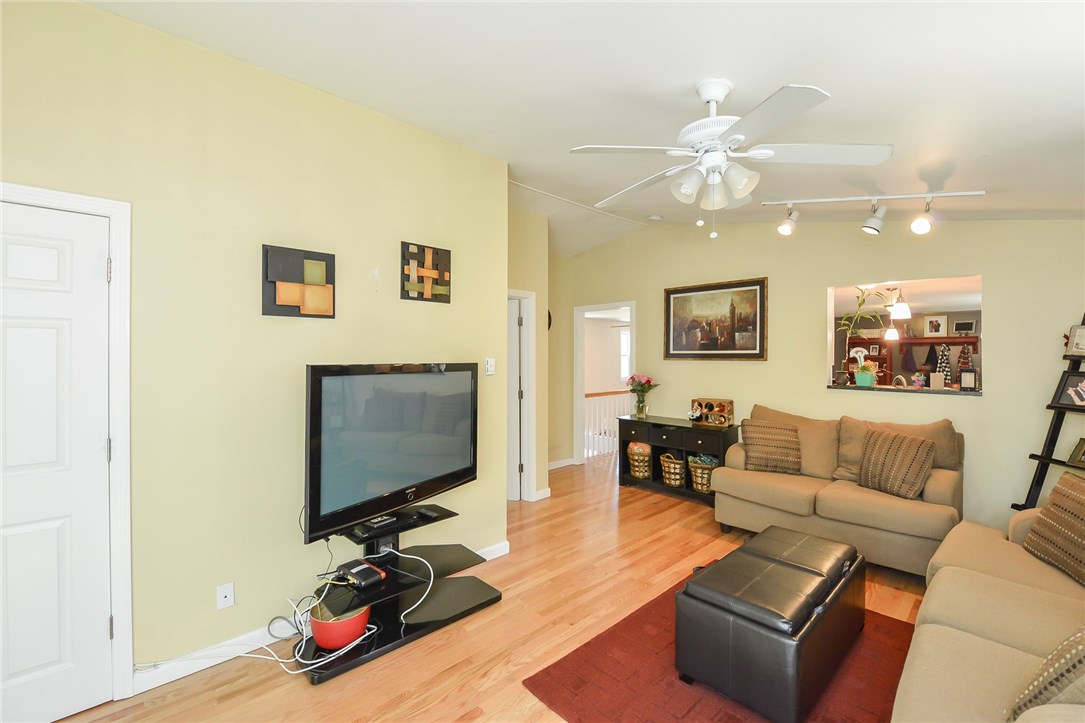 528 Log Road Smithfield, RI 02917 - Photo 15 of 33