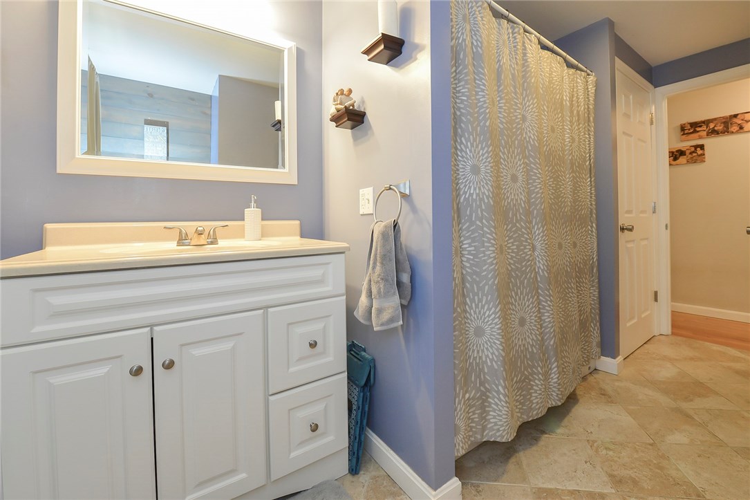 528 Log Road Smithfield, RI 02917 - Photo 18 of 33