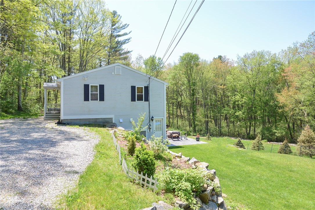 528 Log Road Smithfield, RI 02917 - Photo 2 of 33