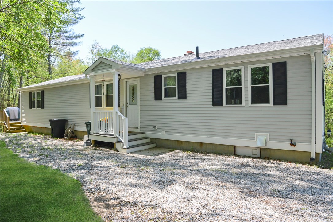 528 Log Road Smithfield, RI 02917 - Photo 3 of 33