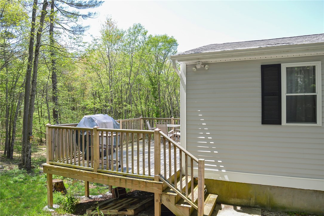 528 Log Road Smithfield, RI 02917 - Photo 4 of 33