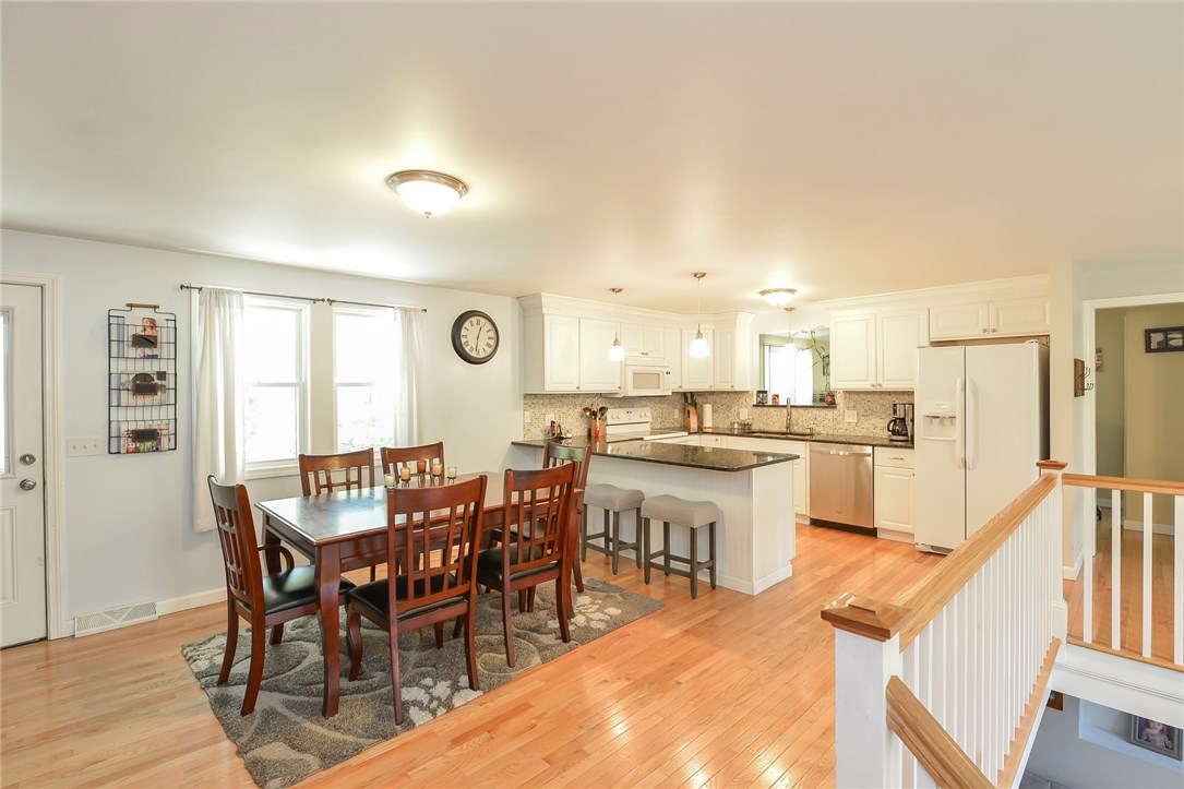 528 Log Road Smithfield, RI 02917 - Photo 5 of 33