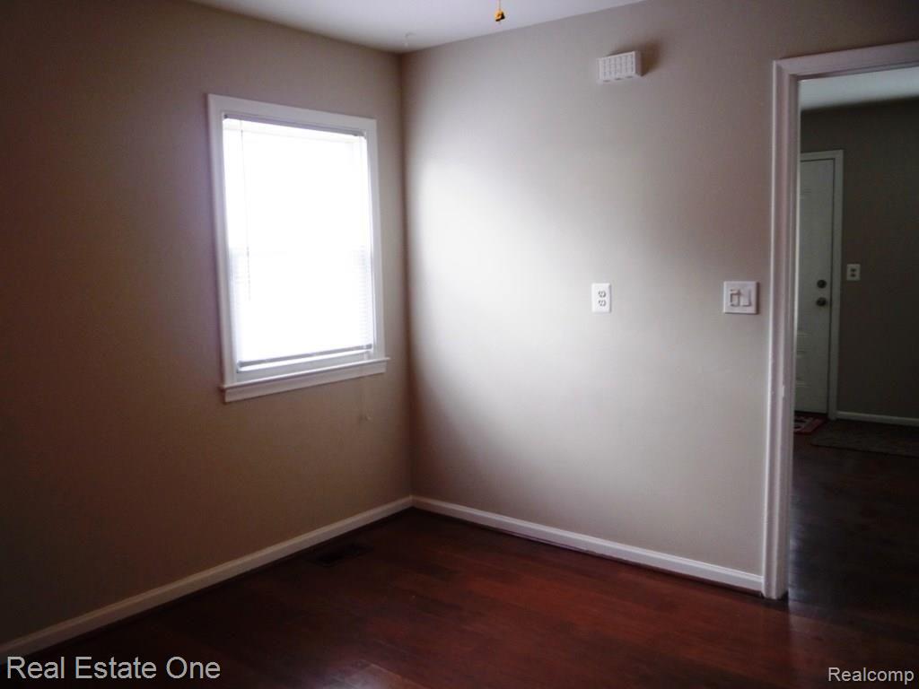 2192 Rome Avenue Warren, MI 48091 - Photo 12 of 15 nook.jpg