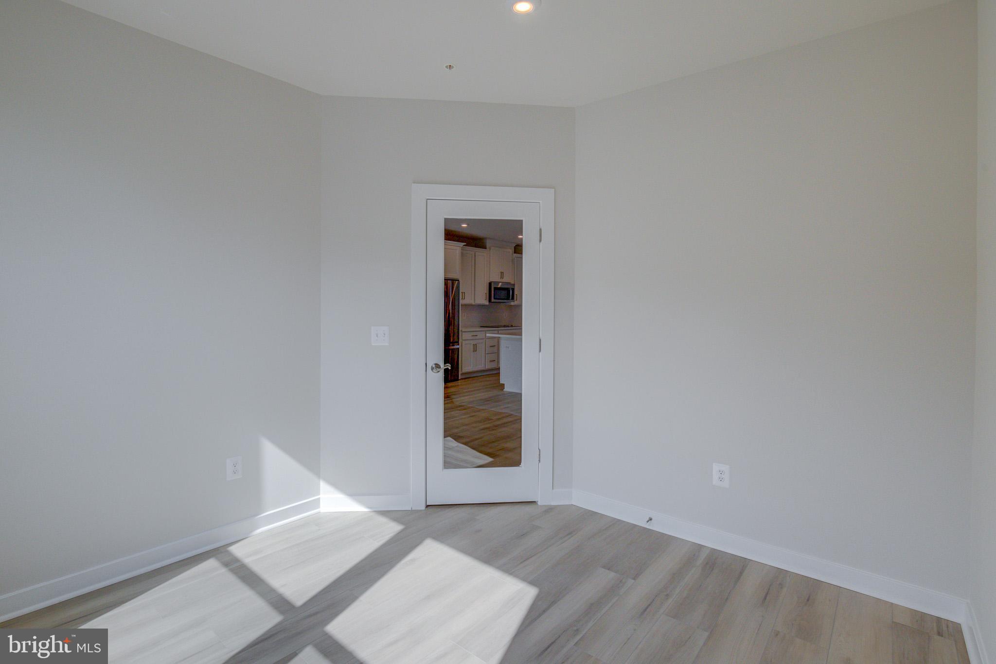 14138 Gypsum Loop Chantilly, VA 20151 - Photo 15 of 36 Main Level Office off of Kitchen