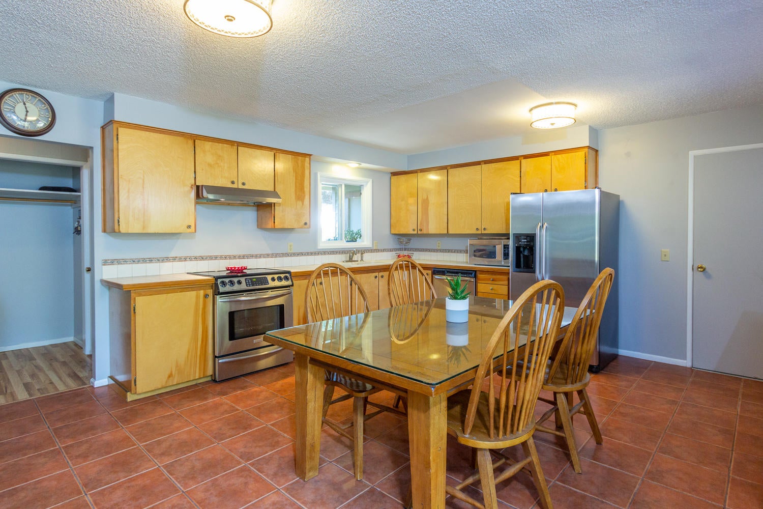 20388 Rae Road Bend, OR 97702 - Photo 18 of 30 Kitchen & Dining area