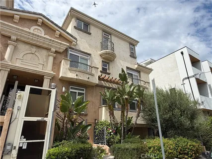 $749,000 | 11323 Huston Street, Unit 1, North Hollywood, CA 91601