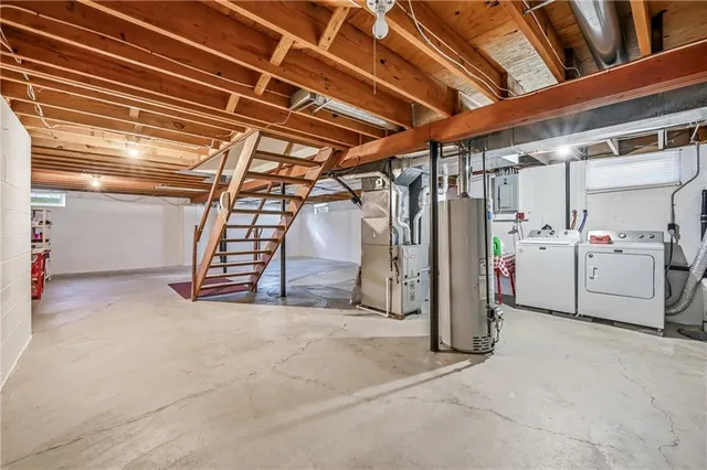 a view of utility room