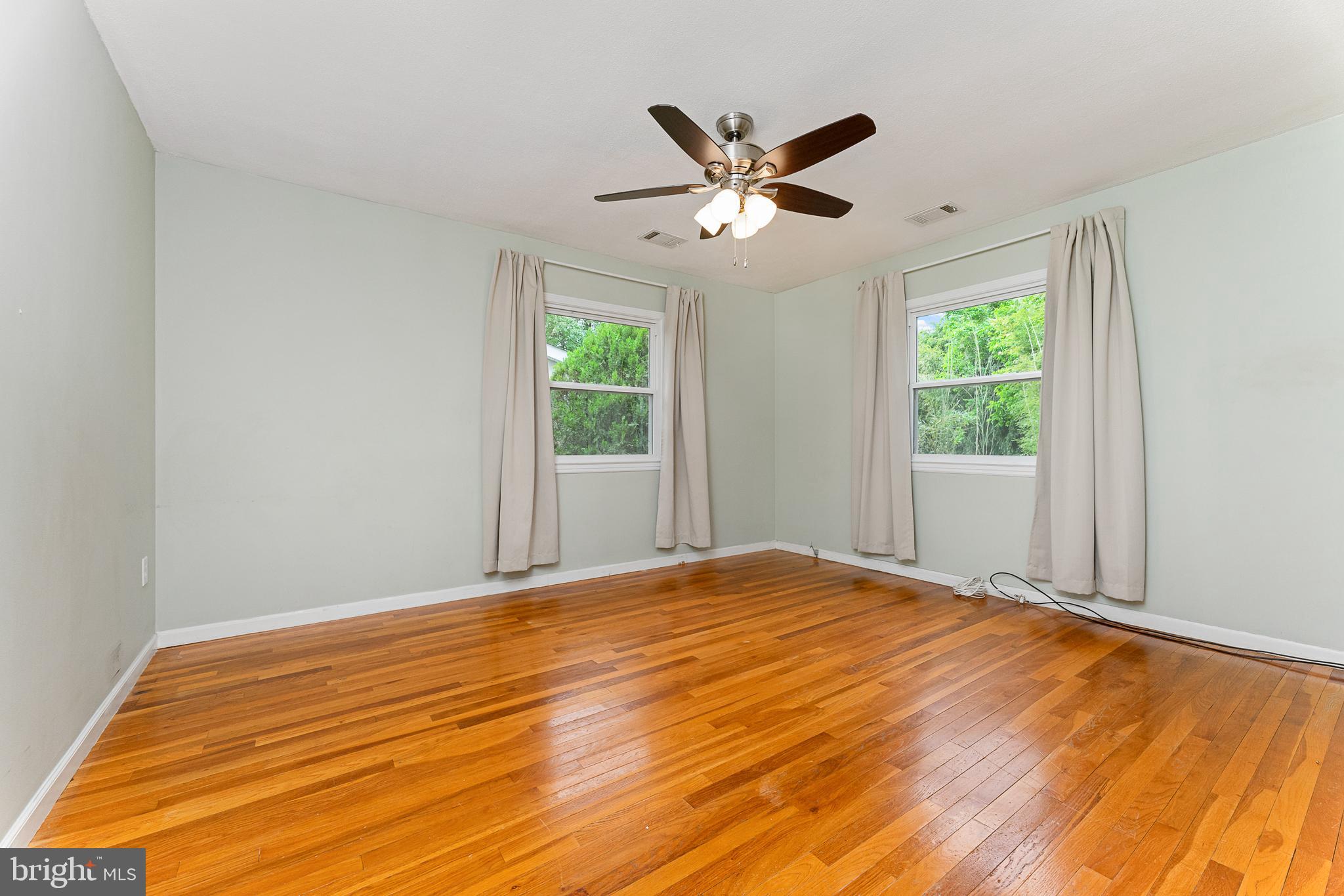 100 East Poplar Road Sterling, VA 20164 - Photo 12 of 23 Master bedroom with full bath