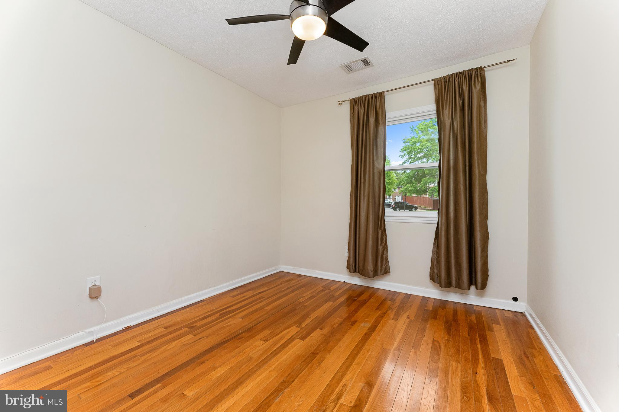100 East Poplar Road Sterling, VA 20164 - Photo 16 of 23 3rd bedroom