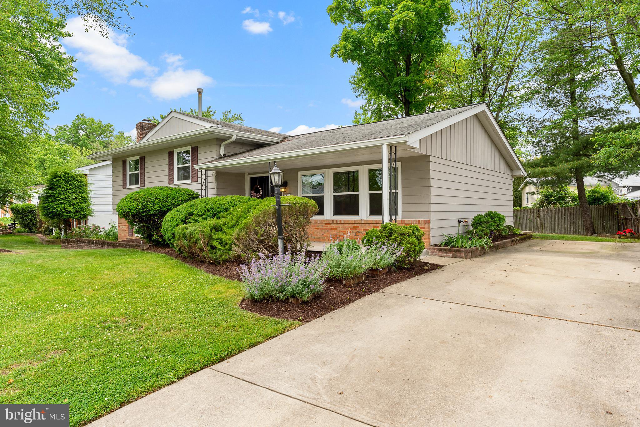 100 East Poplar Road Sterling, VA 20164 - Photo 2 of 23 Come fall in love .