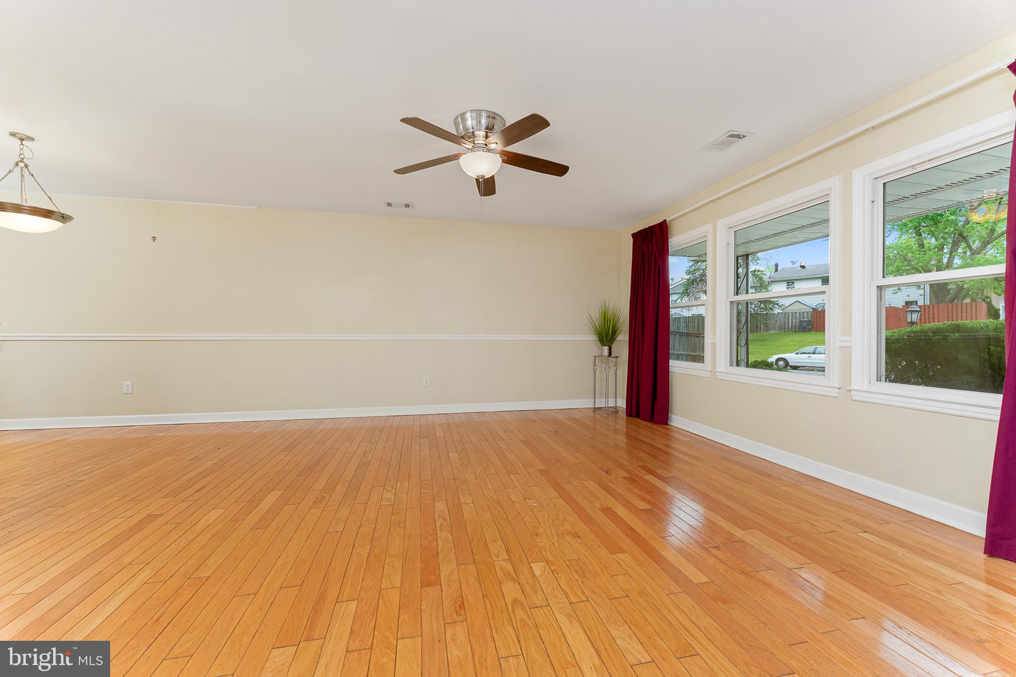 100 East Poplar Road Sterling, VA 20164 - Photo 6 of 23 Living room with large windows