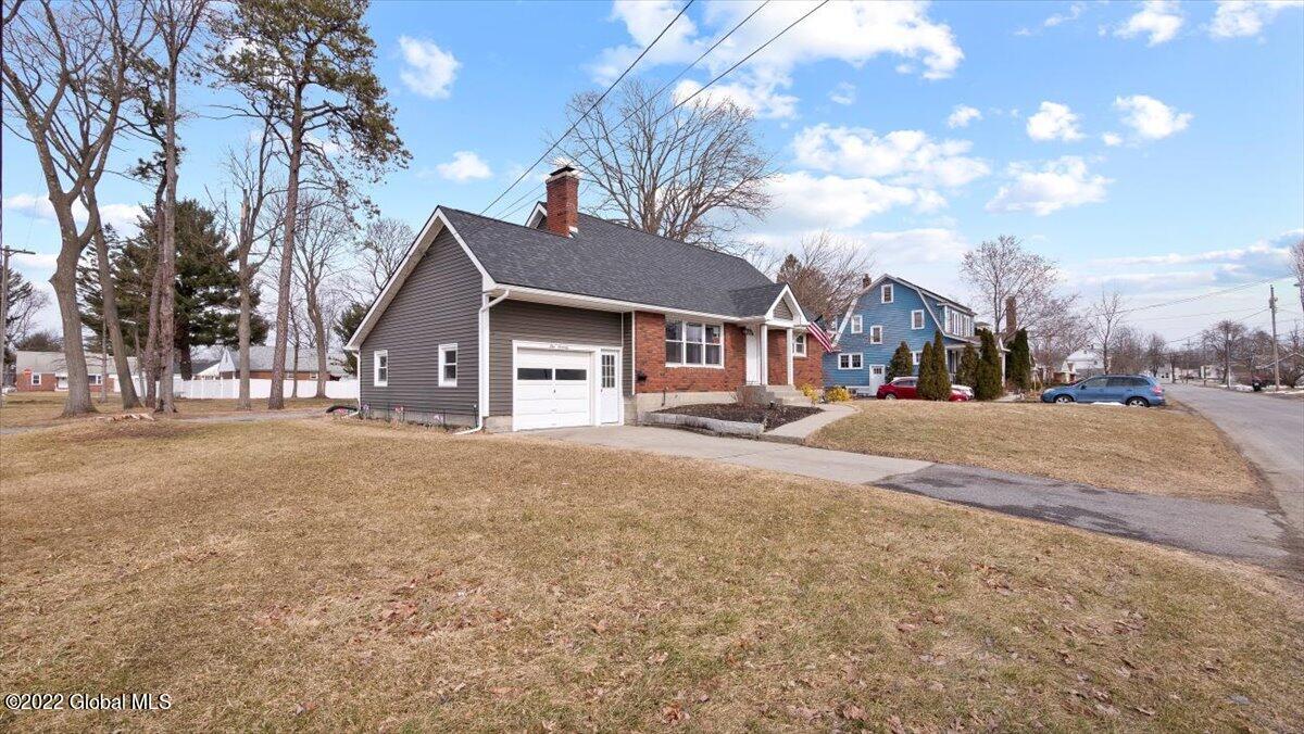 170 Caldicott Road Schenectady, NY 12303 - Photo 2 of 32 31-P1011324