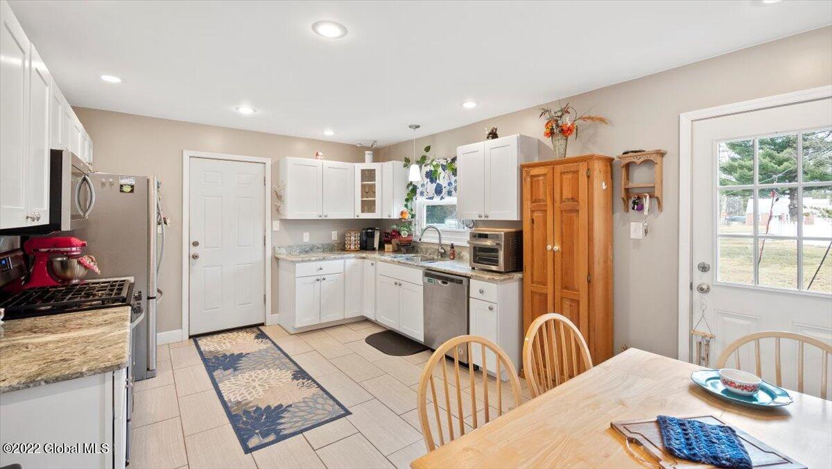 170 Caldicott Road Schenectady, NY 12303 - Photo 6 of 32 04-P1011025