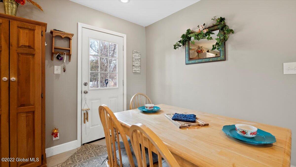 170 Caldicott Road Schenectady, NY 12303 - Photo 7 of 32 06-P1011065