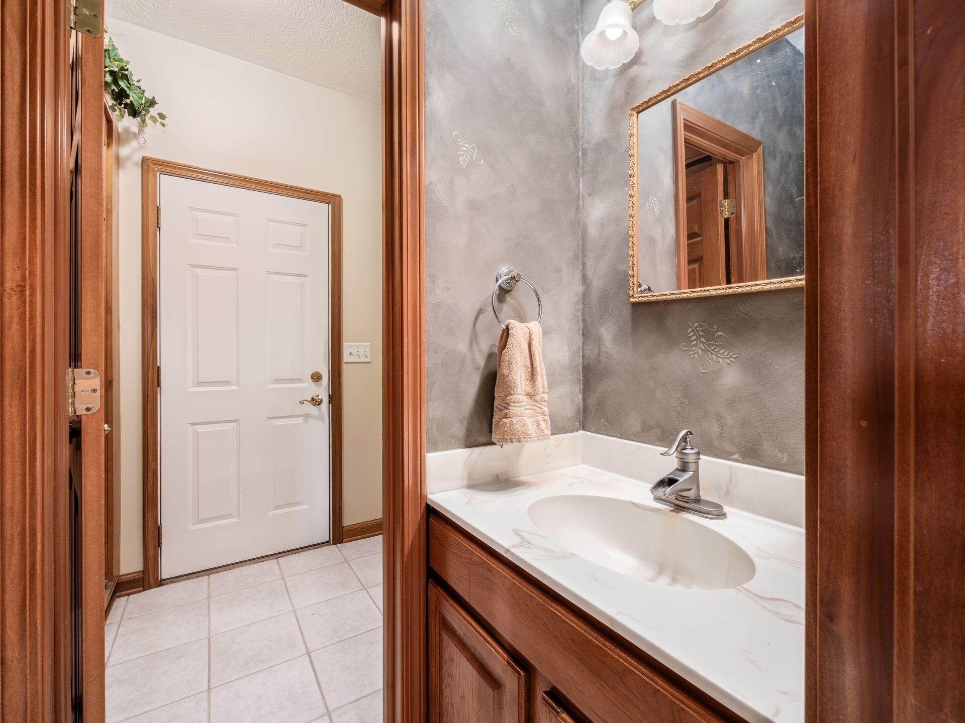 6690 Mccurdy Road Delaware, OH 43015 - Photo 13 of 61 Opens to front and back hallways