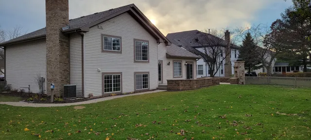 $3,300 | 260 Shipland Drive, Crystal Lake, IL 60012