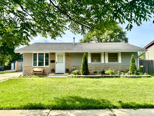 $350,000 | 706 Hillside Drive, Streamwood, IL 60107