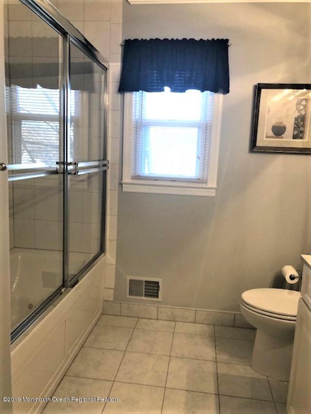 131 Lancaster Road Freehold, NJ 07728 - Photo 21 of 42 Main bath tub