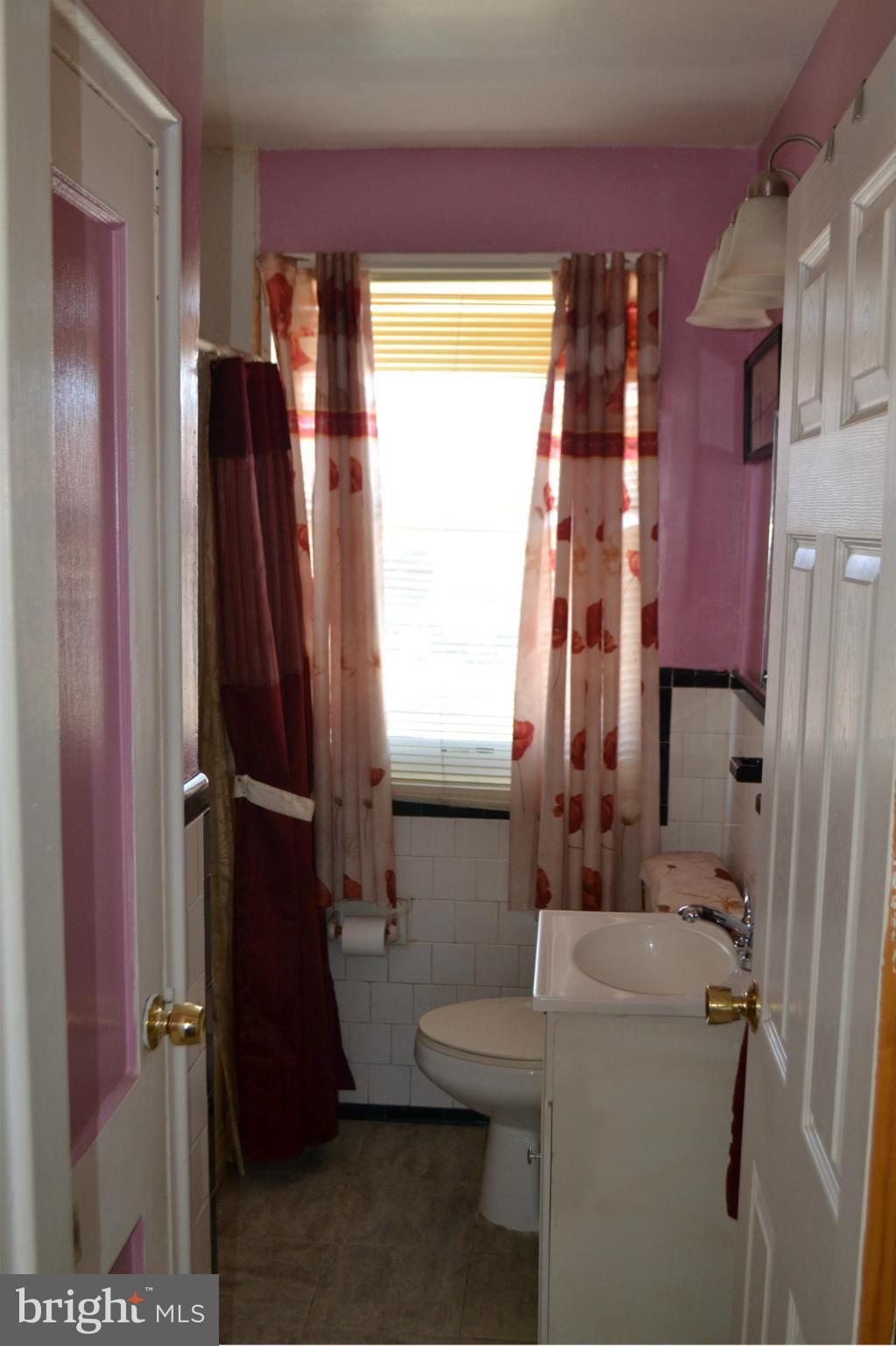 907 Coleridge Road Baltimore, MD 21229 - Photo 19 of 23 Bath