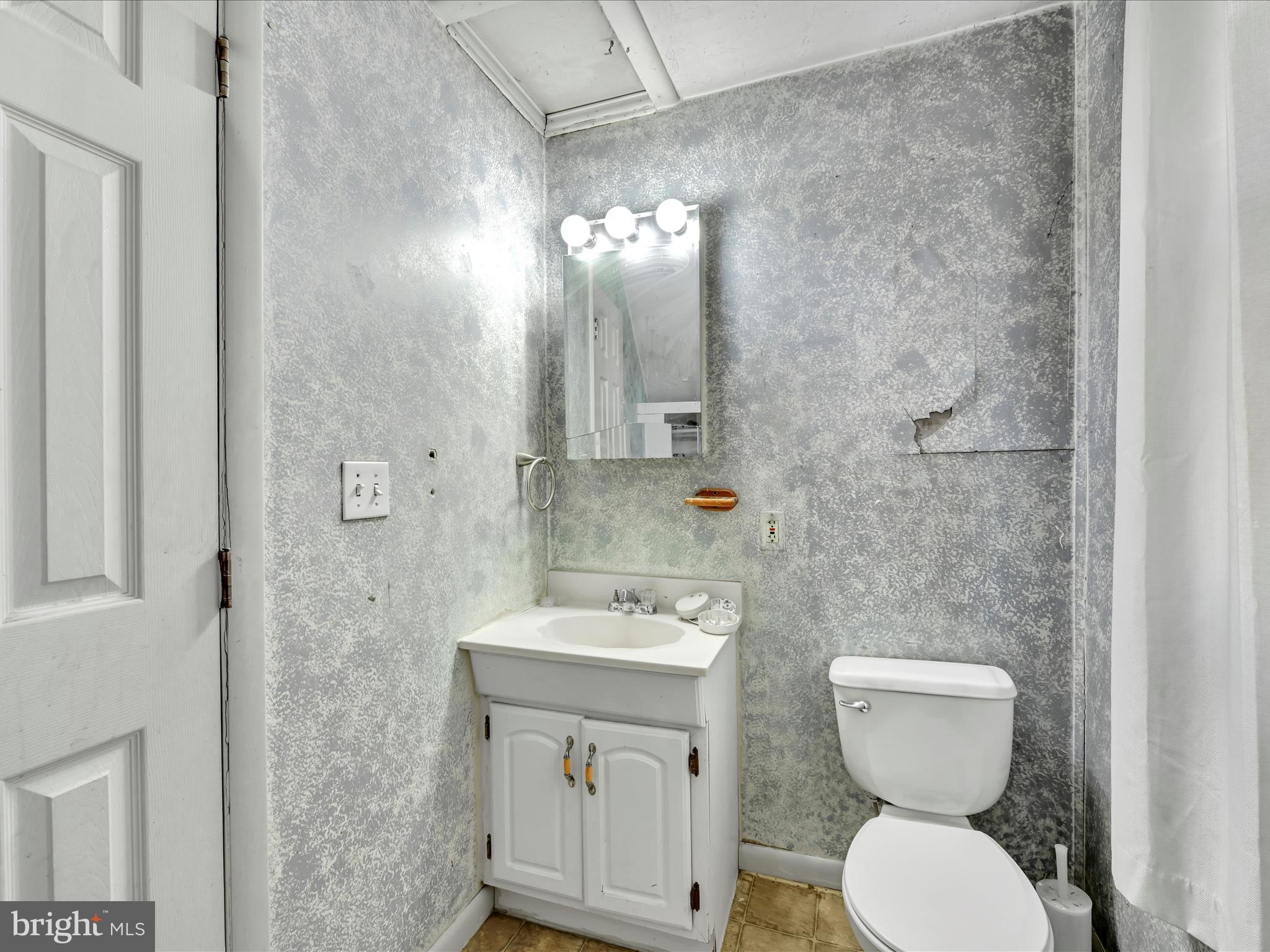 522 Prescott Road Lebanon, PA 17042 - Photo 19 of 51 Bathroom