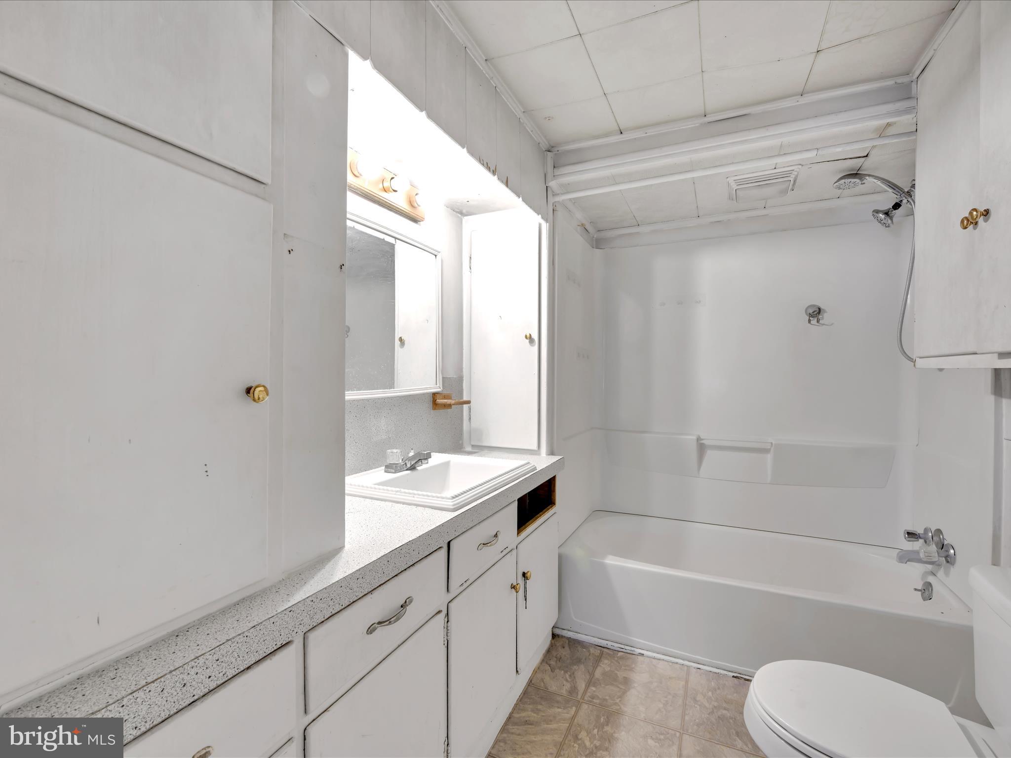 522 Prescott Road Lebanon, PA 17042 - Photo 23 of 51 Bathroom