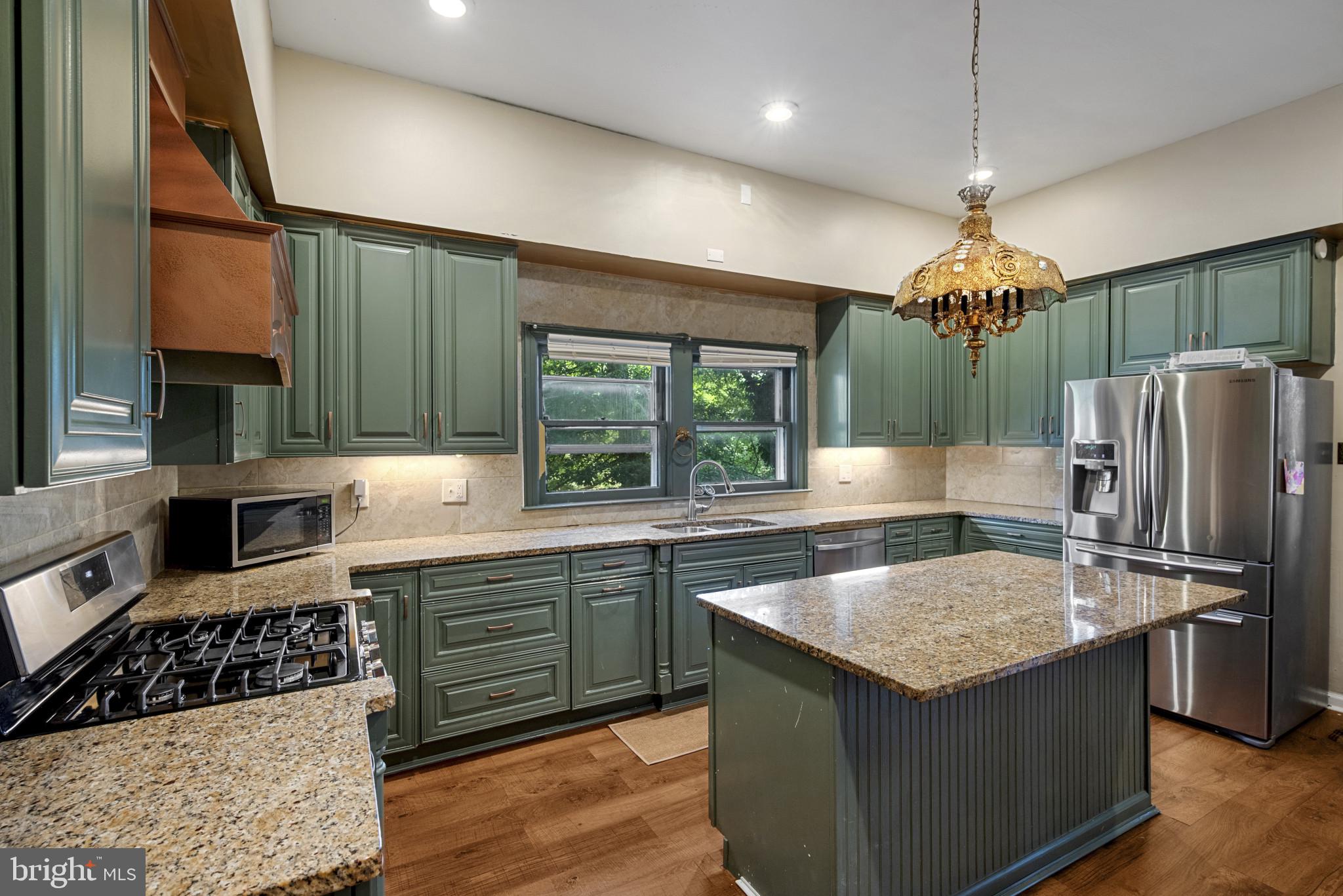 121 West Springettsbury Avenue York, PA 17403 - Photo 11 of 40