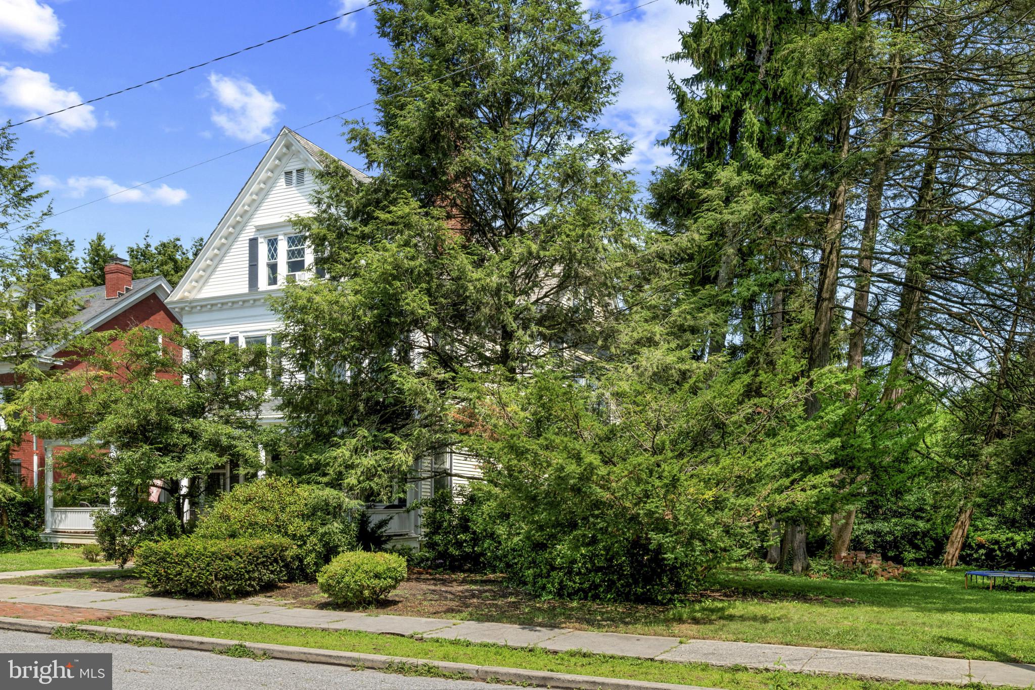 121 West Springettsbury Avenue York, PA 17403 - Photo 2 of 40