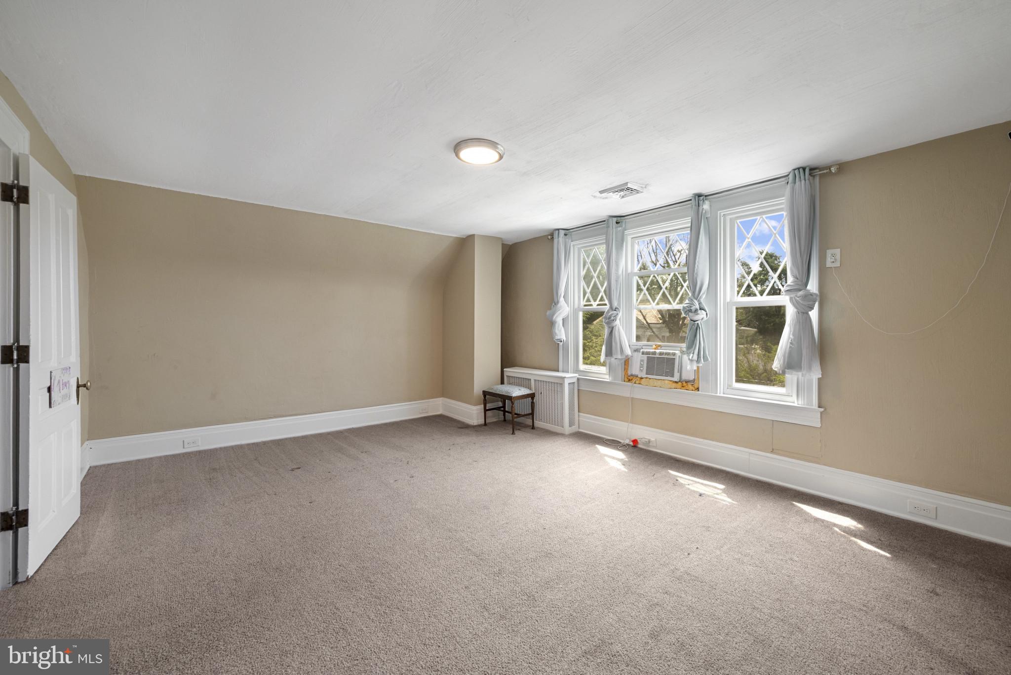 121 West Springettsbury Avenue York, PA 17403 - Photo 30 of 40