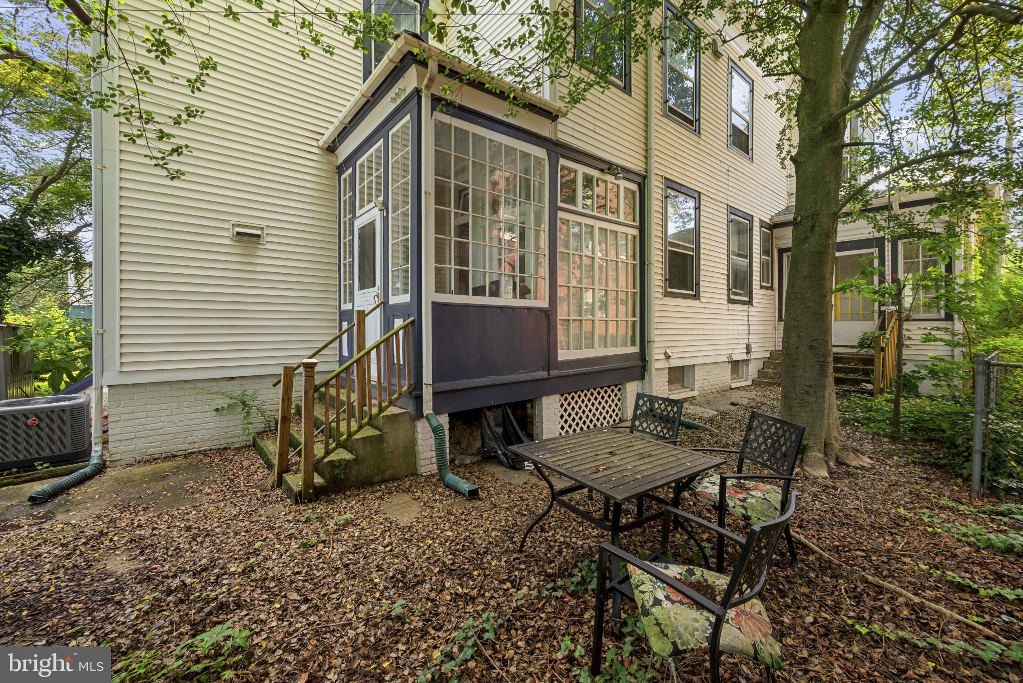 121 West Springettsbury Avenue York, PA 17403 - Photo 33 of 40