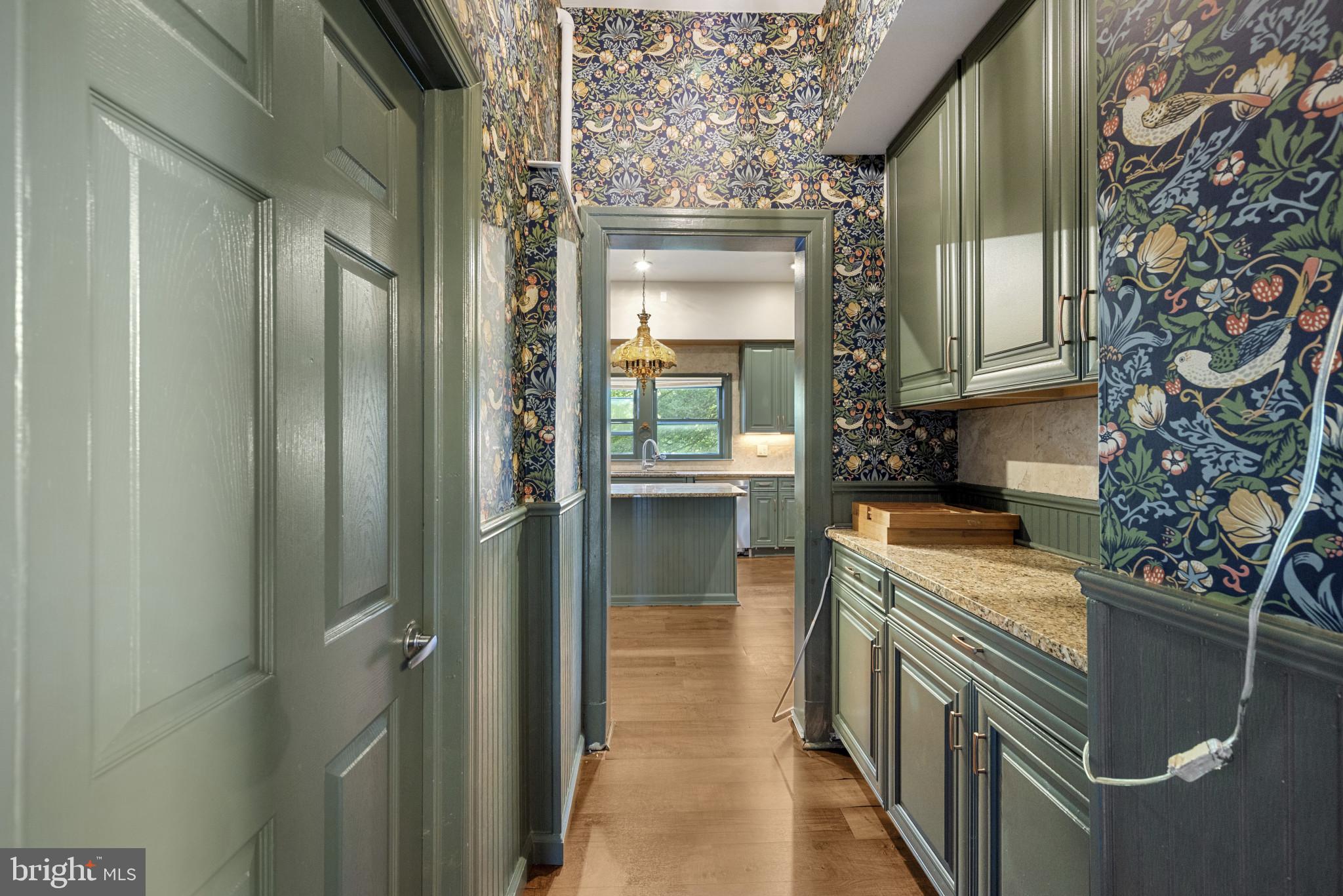 121 West Springettsbury Avenue York, PA 17403 - Photo 9 of 40