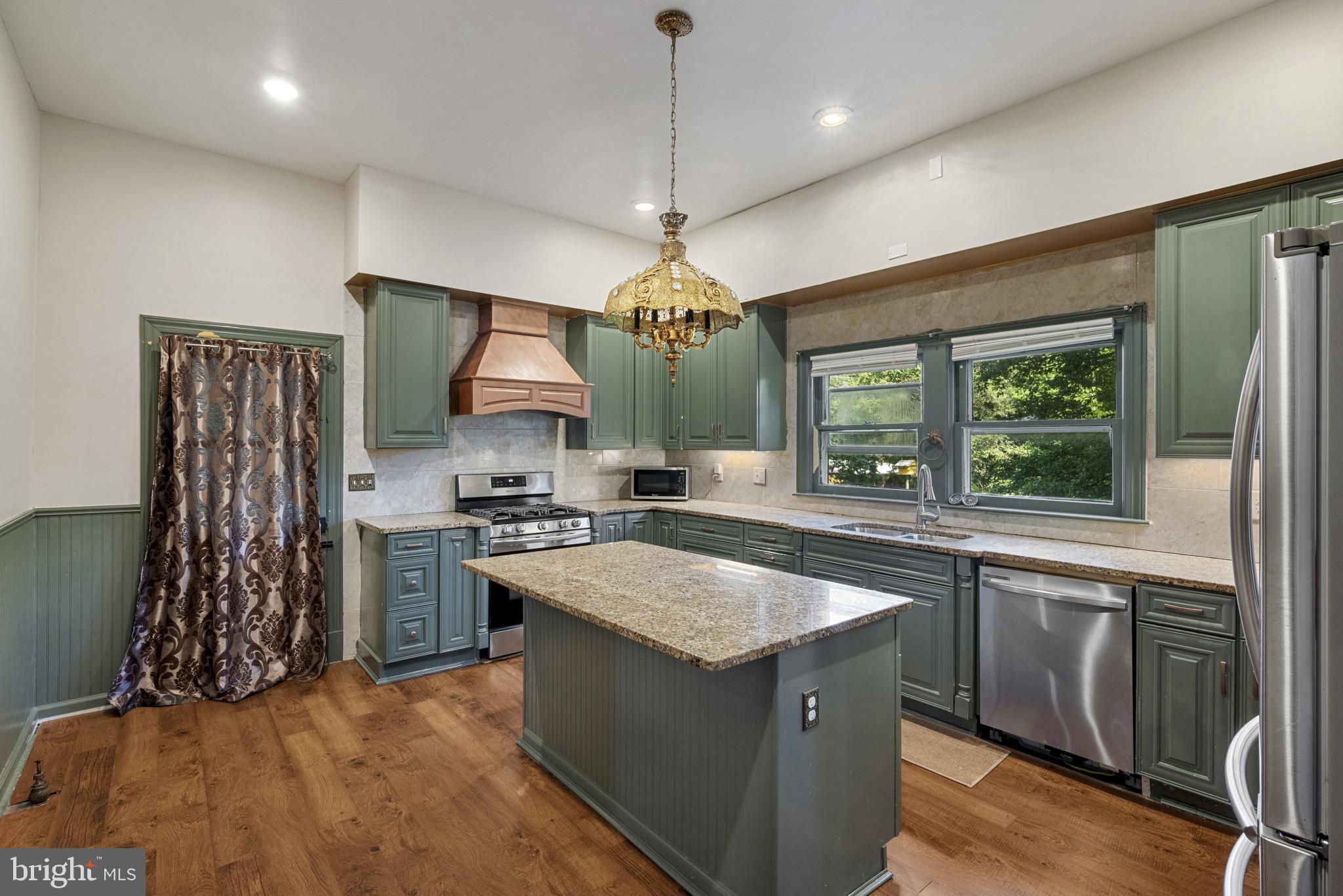 121 West Springettsbury Avenue York, PA 17403 - Photo 10 of 40