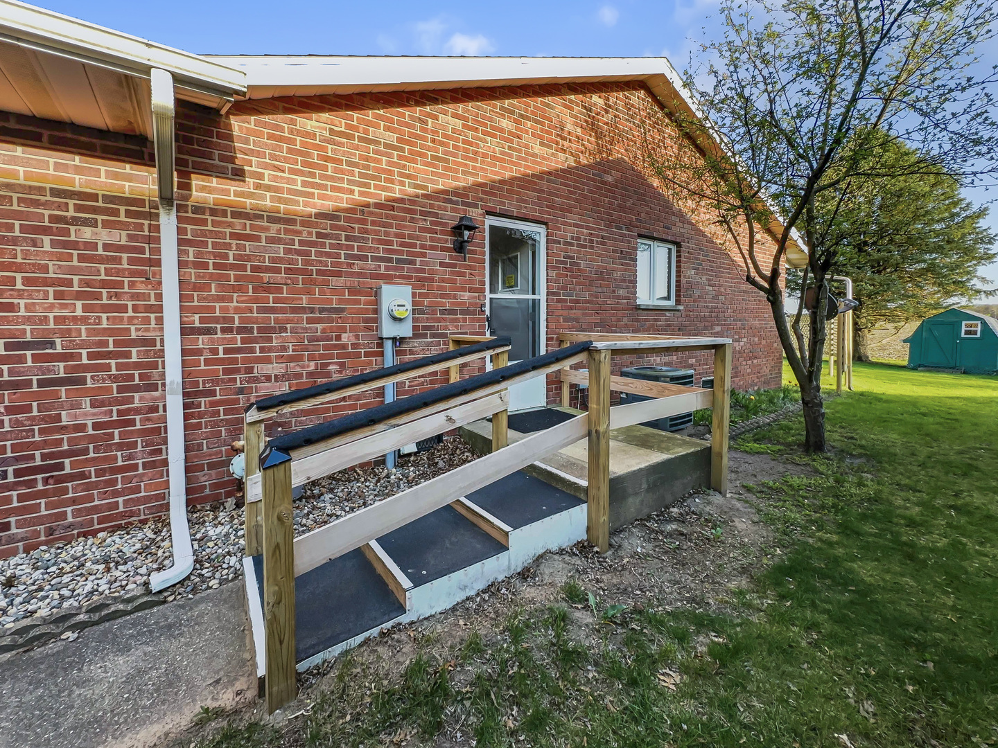 609 East Porter Avenue Watseka, IL 60970 - Photo 17 of 19