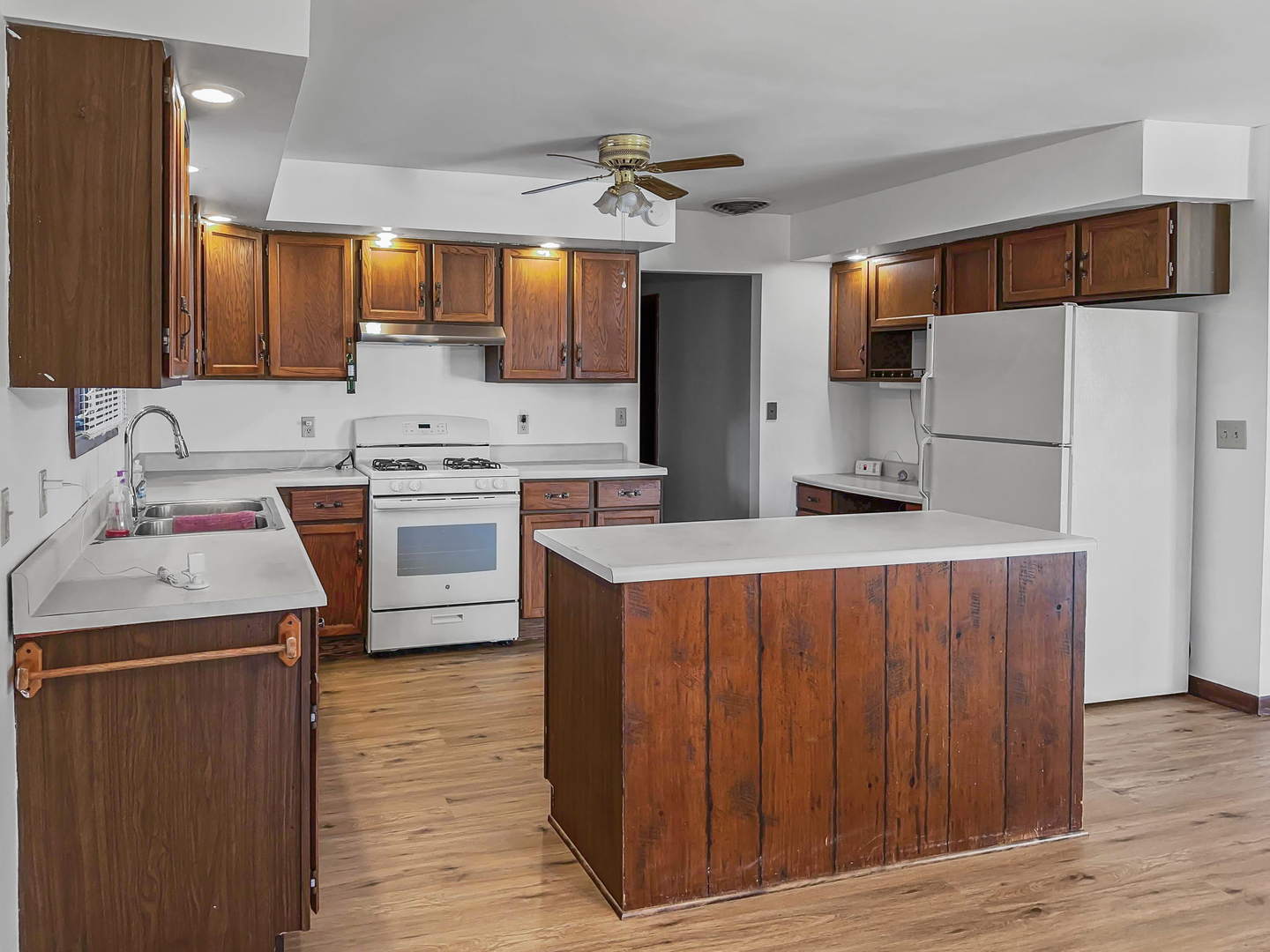 609 East Porter Avenue Watseka, IL 60970 - Photo 2 of 19