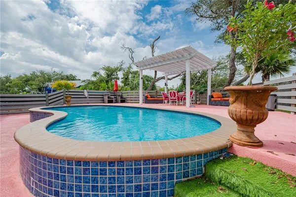 $605,000 | 21 Bahama South, Rockport, TX 78382