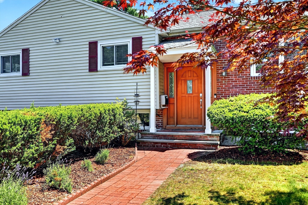 32 Bobolink Road Wellesley, MA 02481 - Photo 2 of 42
