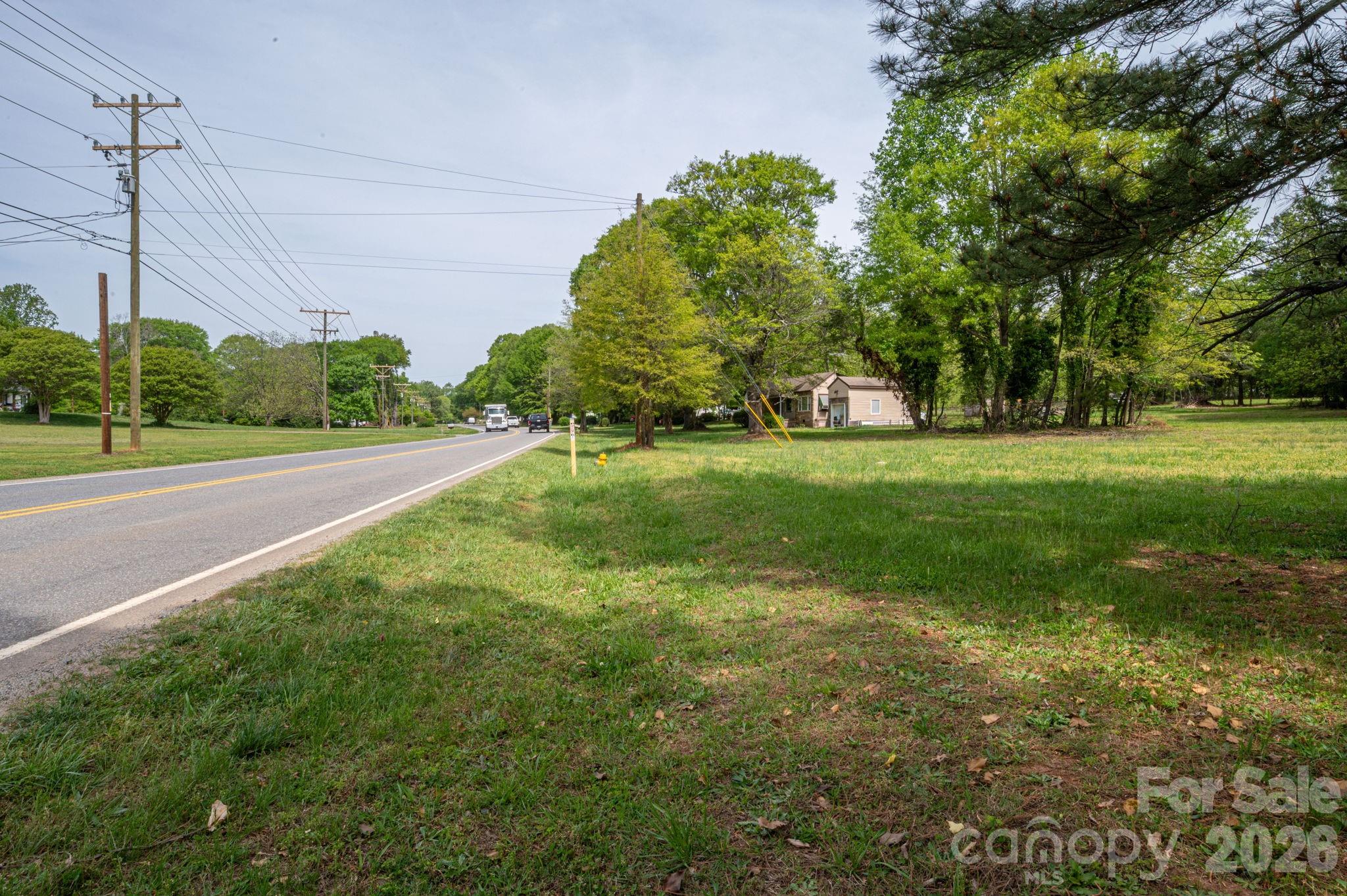 2059 South Point Road Belmont, NC 28012 - Photo 3 of 24 Gallery Image 3