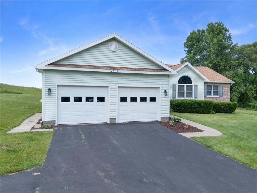 7587 Salmon Creek Road Williamson, NY 14589 - Photo 1 of 49