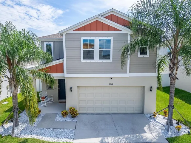 a view of front of house with a yard