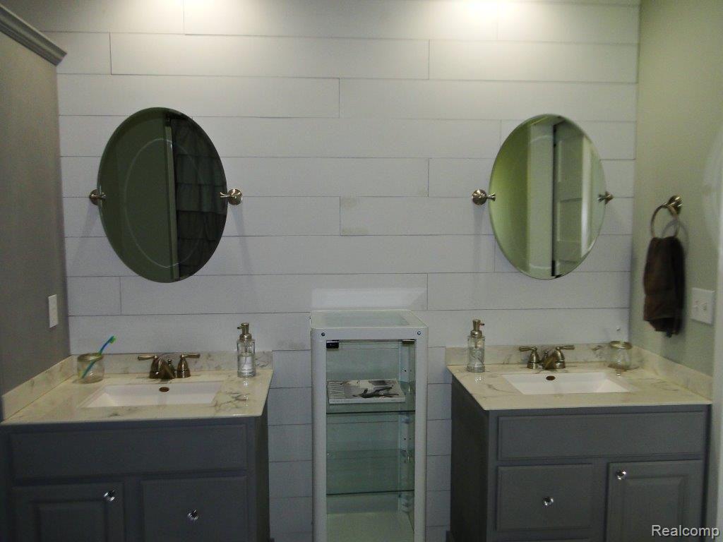 3145 Klam Road Columbiaville, MI 48421 - Photo 16 of 31 Master Bath (3)